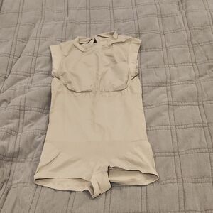 Chic Heyshape Gray Sleeveless Bodysuit Size M/L, Never Worn!